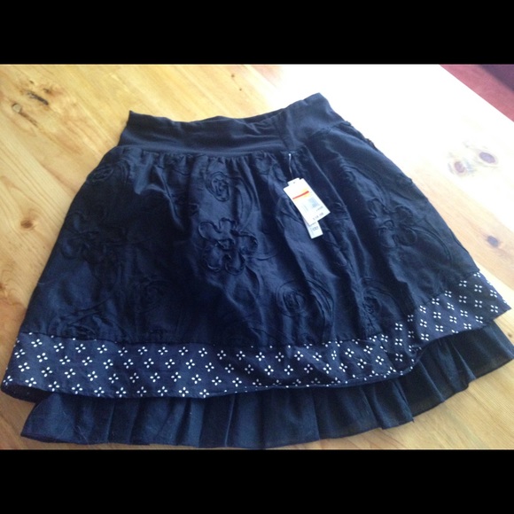 Joe Ben Basset Brand Black Skirt with Flower Detailed Hem - Picture 2 of 7